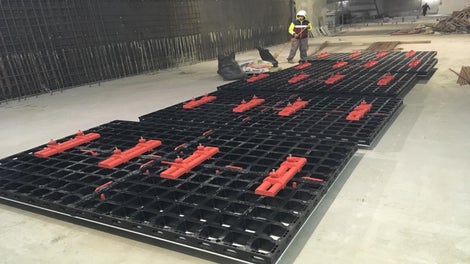 Монтаж на DUO платна със сглобка, която позволява лесно повдигане без механизация