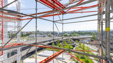 Bereits während der Bauphase bot sich den Holzbau- und Gerüstbaumonteuren eine spektakuläre Rundumsicht.