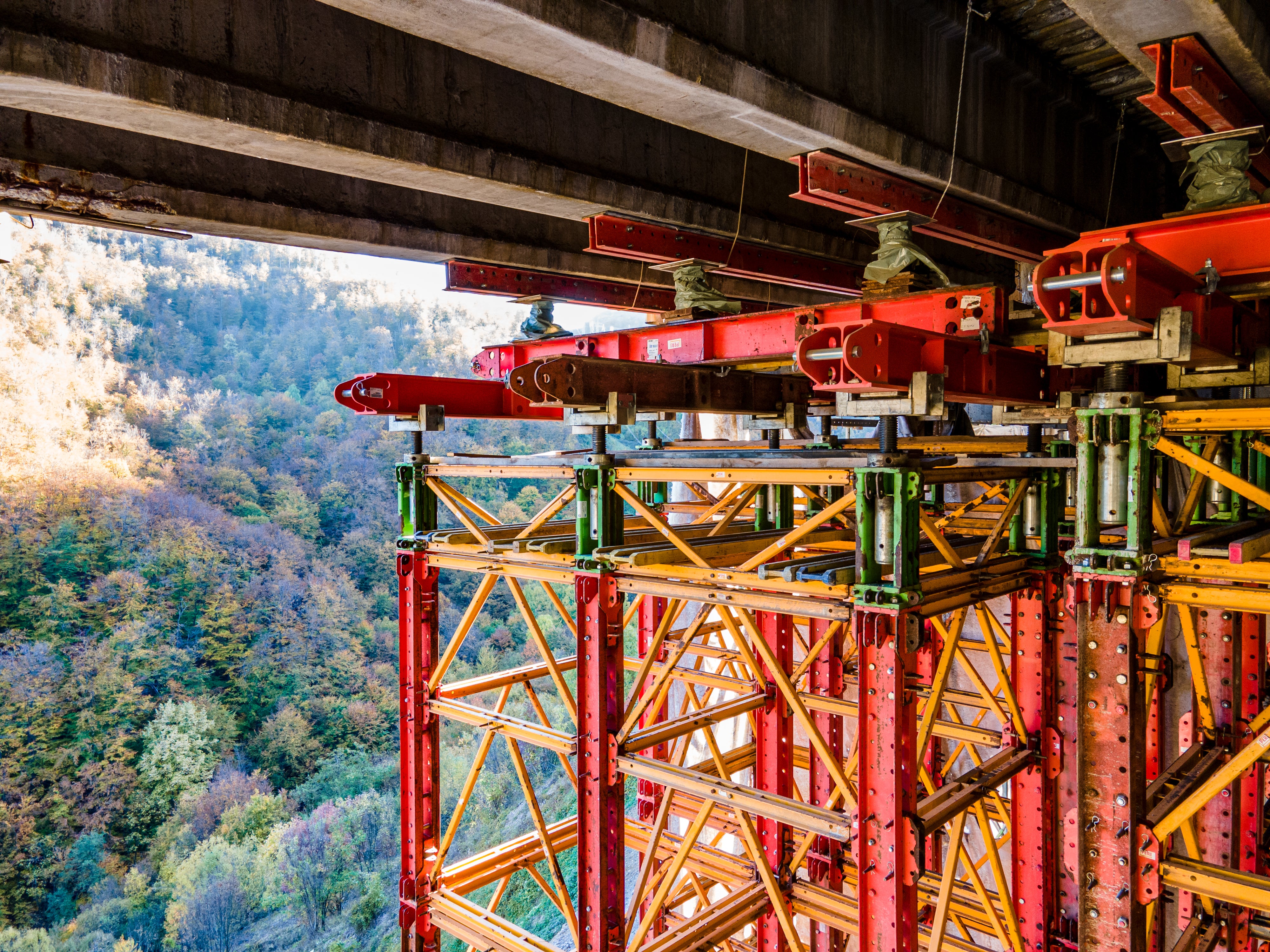 Реконструкция на съществуващото съоръжение на км 34+220 от магистрала Хемус 