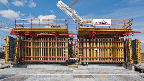 With the customized VARIO GT 24 girder formwork, the construction team achieved the required, high‑quality surfaces of partly elliptical core walls.