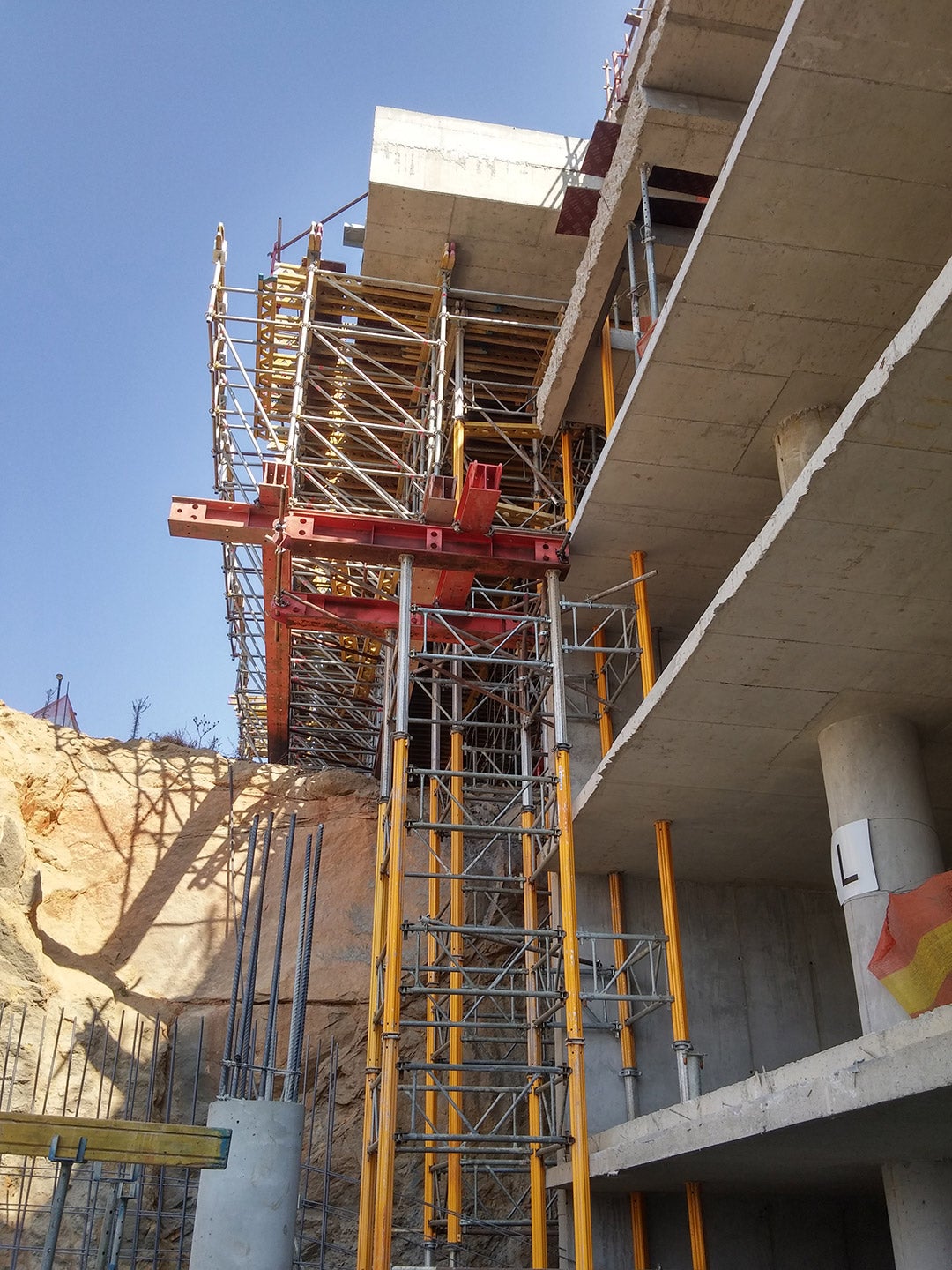 Maxwell Parkade and Bridge