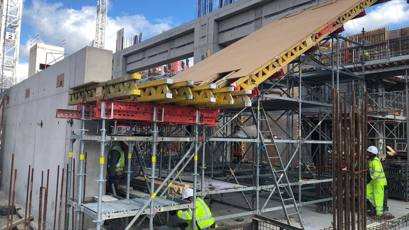 Extremely economical with a high proportion of standard system components from the PERI product portfolio.