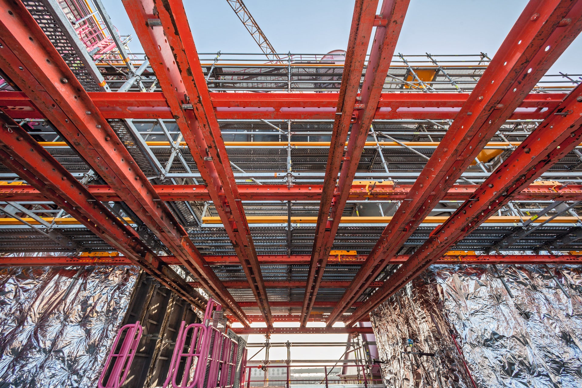 Der Ingenieurbaukasten basiert auf Kernbauteilen und ergänzenden Systembauteilen, die sich auch mit den Bauteilen anderer PERI Systeme kombinieren lassen<br/>