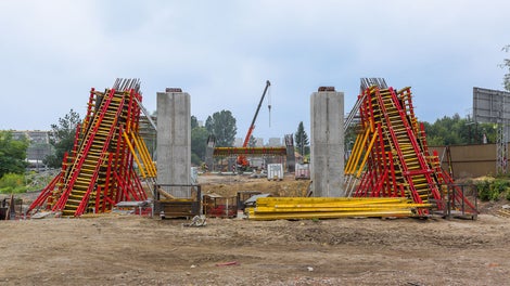 Wiadukt łukowy nad ulicą Trzebińską