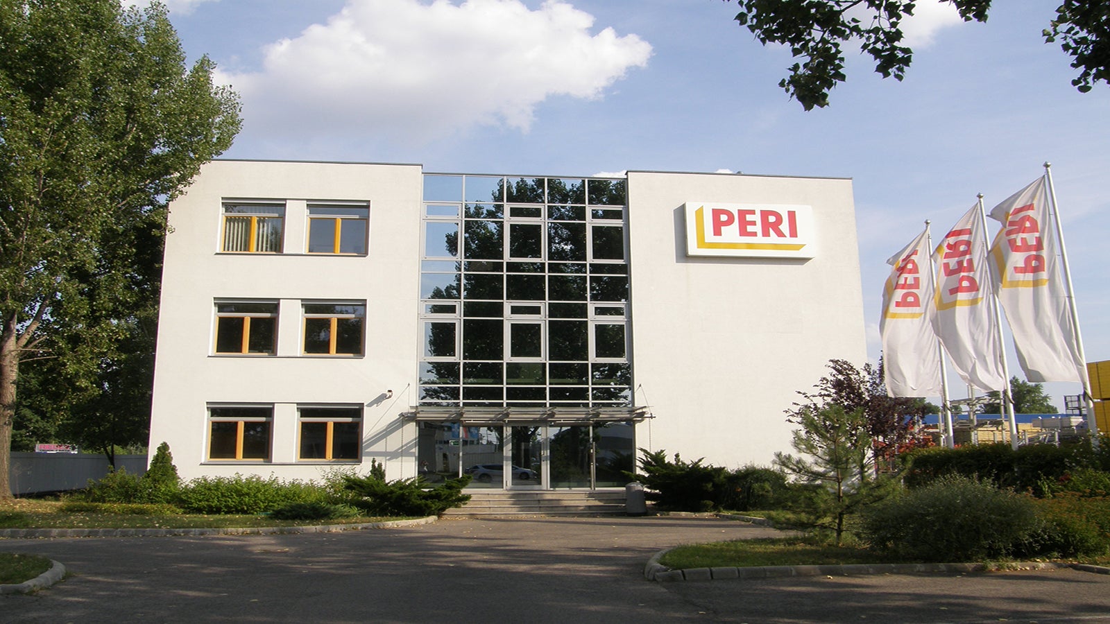 Ügyfélszolgálatunk hétfőtől péntekig, 8 és 16 óra között áll vevőink rendelkezésére.