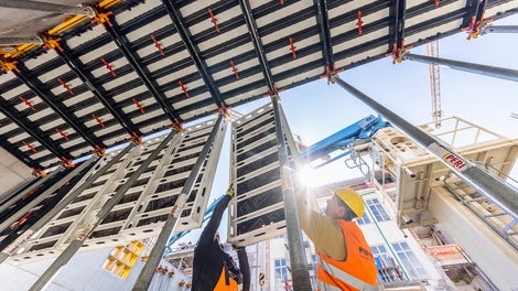 The aluminium and polymer SKYMAX system components are 100 % compatible with each other. This makes the system particularly cost-effective and adaptable.<br/>