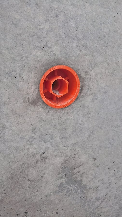 Для реализации проекта специалистами PERI было разработано индивидуальное техническое решение: использования конусов DK и скрытое крепление фанеры.