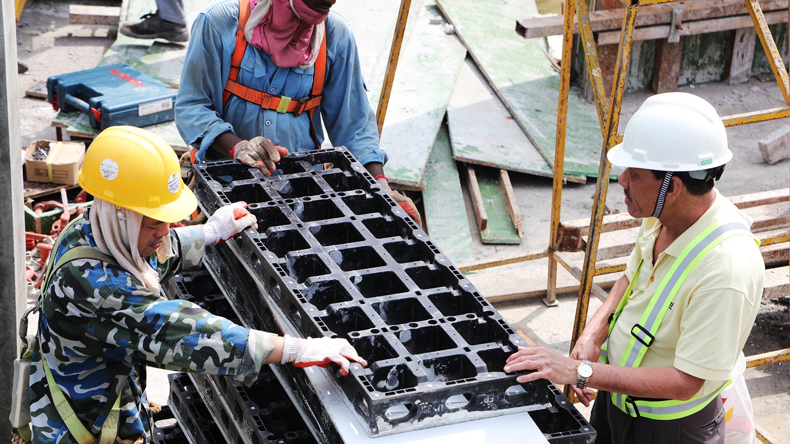 No crane needed - DUO system components weigh less than 25 kg.