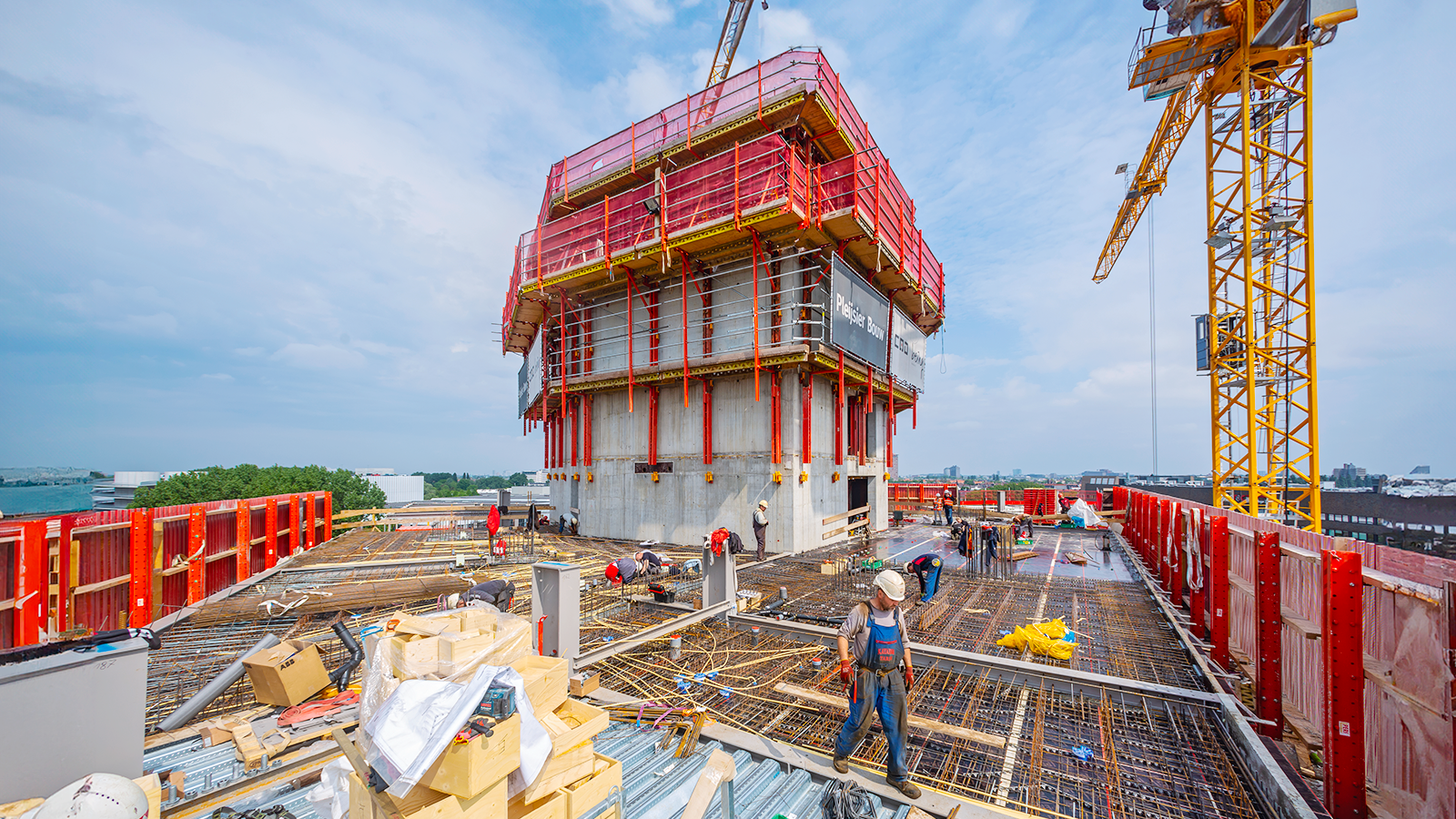 In the middle of the building is the massive core, which was built using our climbing formwork.<br/>
