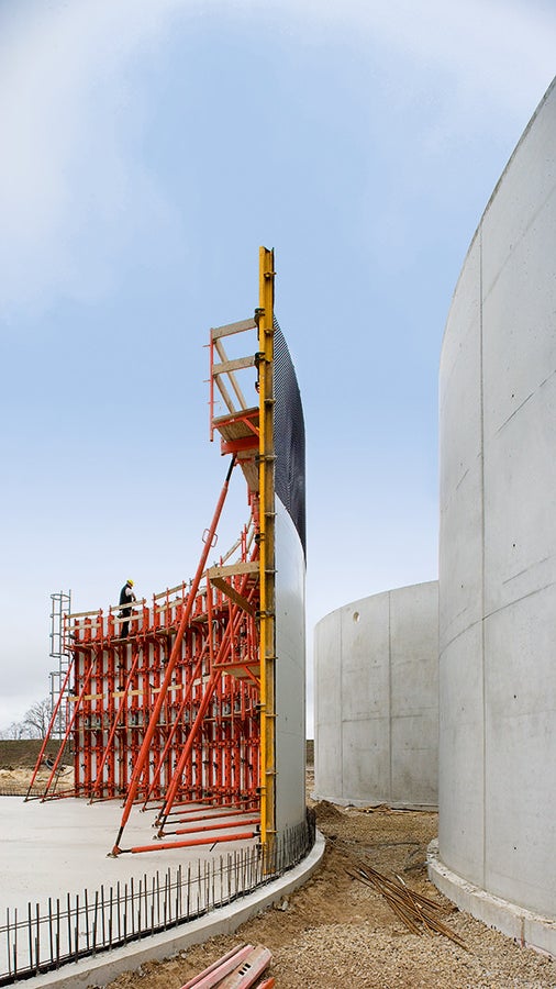 PERI RUNDFLEX Plus: Maßgenau und sicher auch bei großen Höhen.