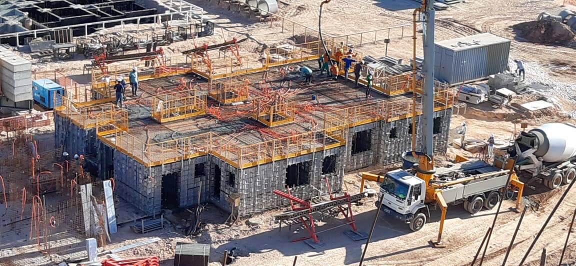 O UNO+ é um sistema de forma para construção monolítica feito com perfis de alúminio extrudido. Desenvolvimento e engenharia alemã aplicada no Brasil com controle rigoroso de qualidade.