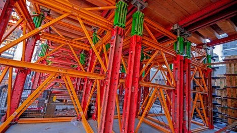 The flexibility PERI VARIOKIT shoring is an ideal match for use with PERI VARIODECK slab tables.