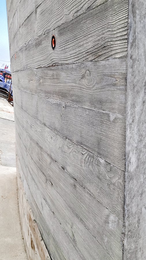 Стендовый образец архитектурного бетона.