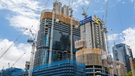 PERI Provided LPS for the safety screens, each building requires approximately 240 lineal meters. Some of the difficulties faced where in the varying floor heights which change from 3.8m to 4.2m to 5.5m, meaning provisions have been made to allow for flaps to be positioned at different heights.