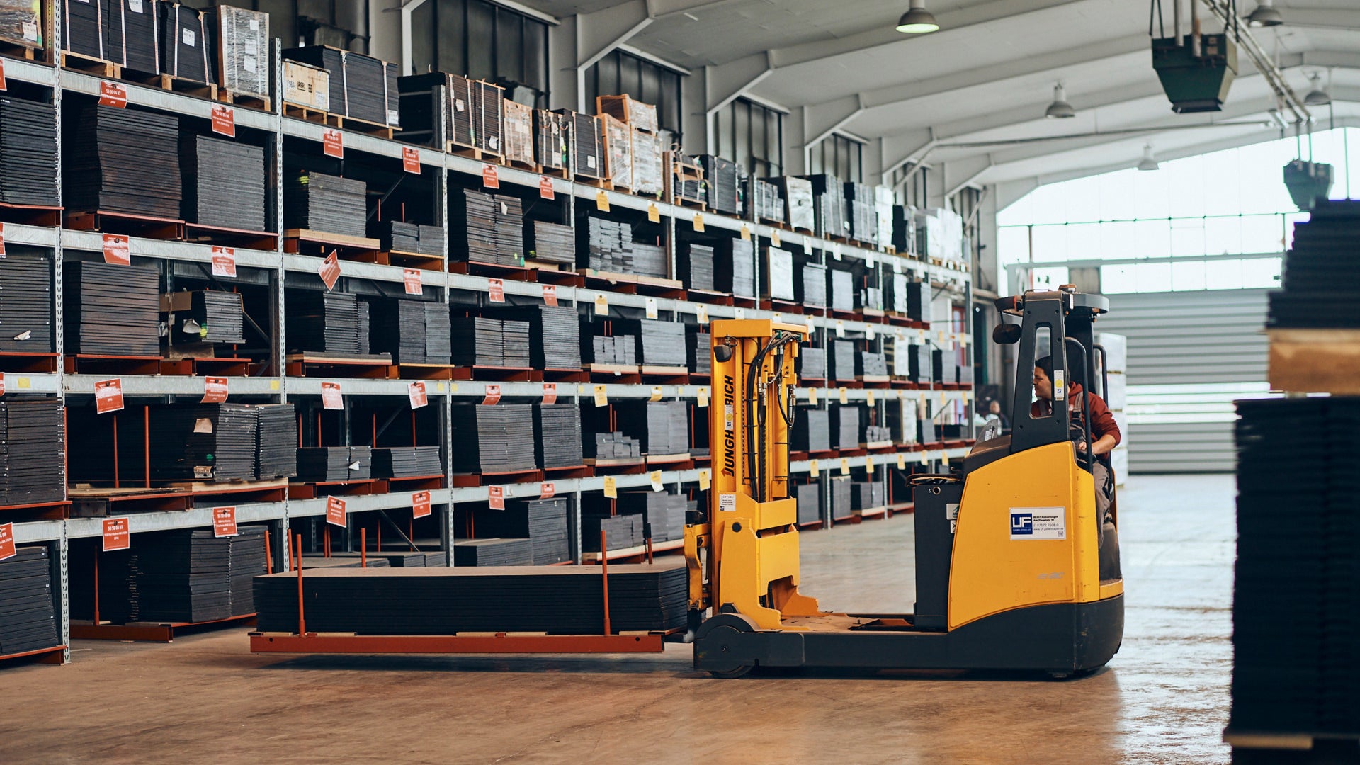 Das Sortiment des PERI Tochterunternehmens schaltec umfasst mehr als 2.500 Platten für unterschiedlichste Schalungssysteme.