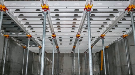 With the aid of the lowering head, you will be able to strike the panels after only a short period of time and then use them together with the heads for the next section.