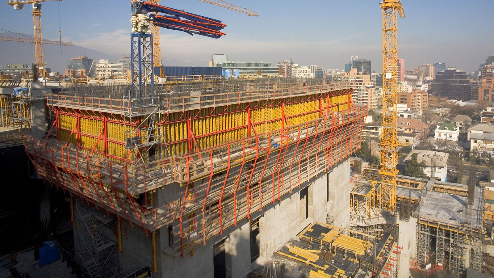 Tendrá además cuatro grandes torres, dos de las cuales se adjudicaron a PERI utilizando el sistema auto-trepante PERI ACS. 