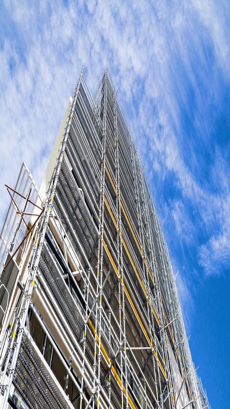 Със системата PERI UP Flex е гарантирана безопасната работа по височина 