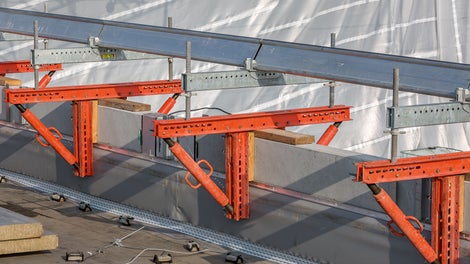 Zur Ausbildung der projektspezifisch konzipierten Auflagerkonstruktionen ließ sich PERI UP ideal mit Systembauteilen des VARIOKIT Ingenieurbaukastens kombinieren.