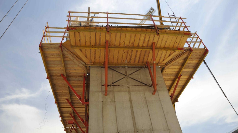 I pulvini presentano dei ringrossi superiori che sono stati gettati poggiando la cassaforma TRIO sulle mensole SKS