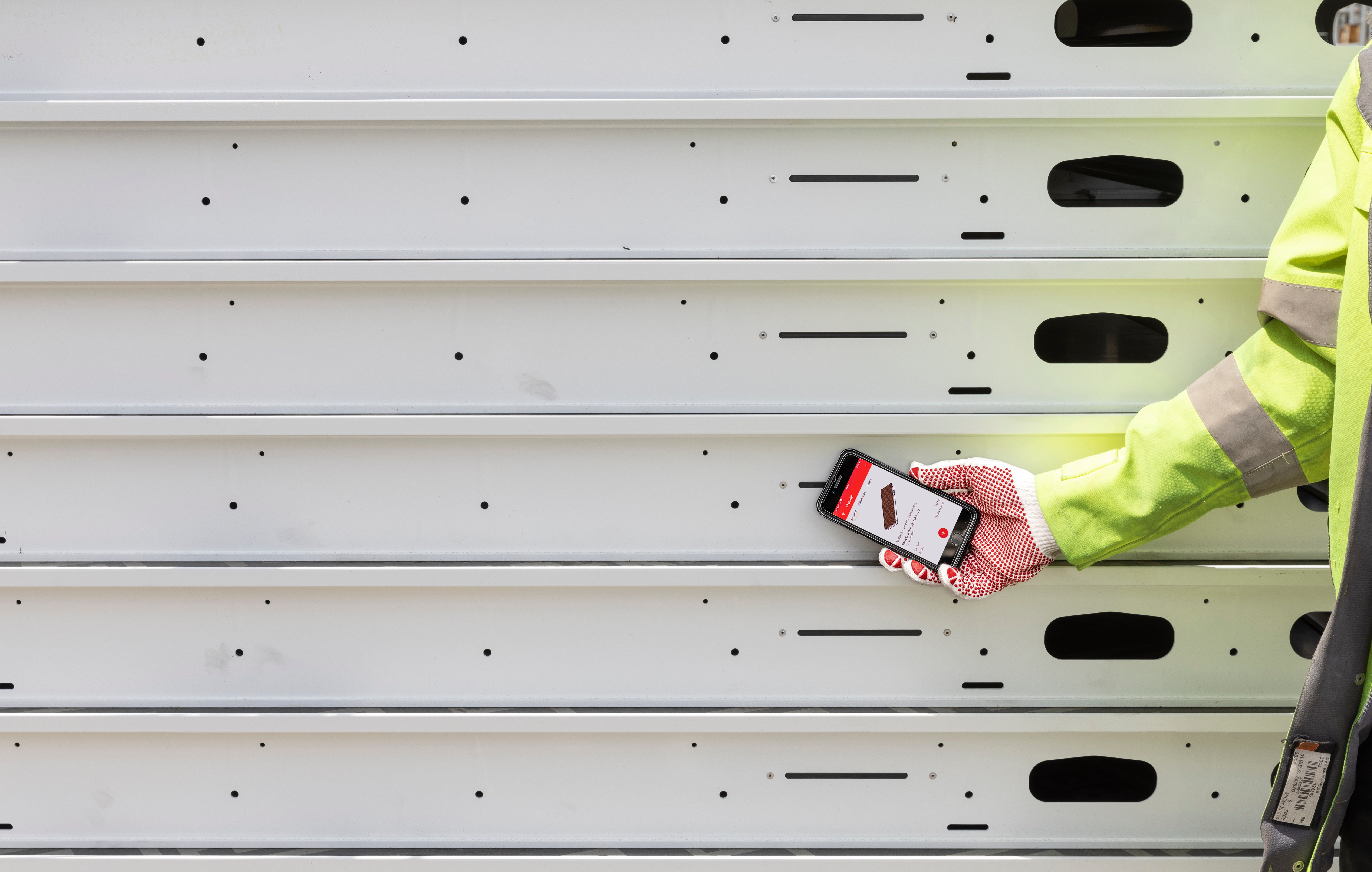 L'assemblage prêt pour le futur garantit un niveau élevé d'efficacité grâce à une manipulation sécurisée, des composants systèmes innovants et à l'utilisation de puces RFID et de la technologie NFC en standard. Les solutions avancées intégrées dans notre système assurent une transition fluide vers les technologies de demain, tout en optimisant les opérations actuelles.