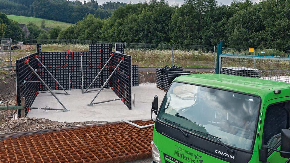 Nicht nur im Garten- und Landschaftsbau ersetzt die leichte DUO Systemschalung das konventionelle, zeitraubende Schalen mit Holz.