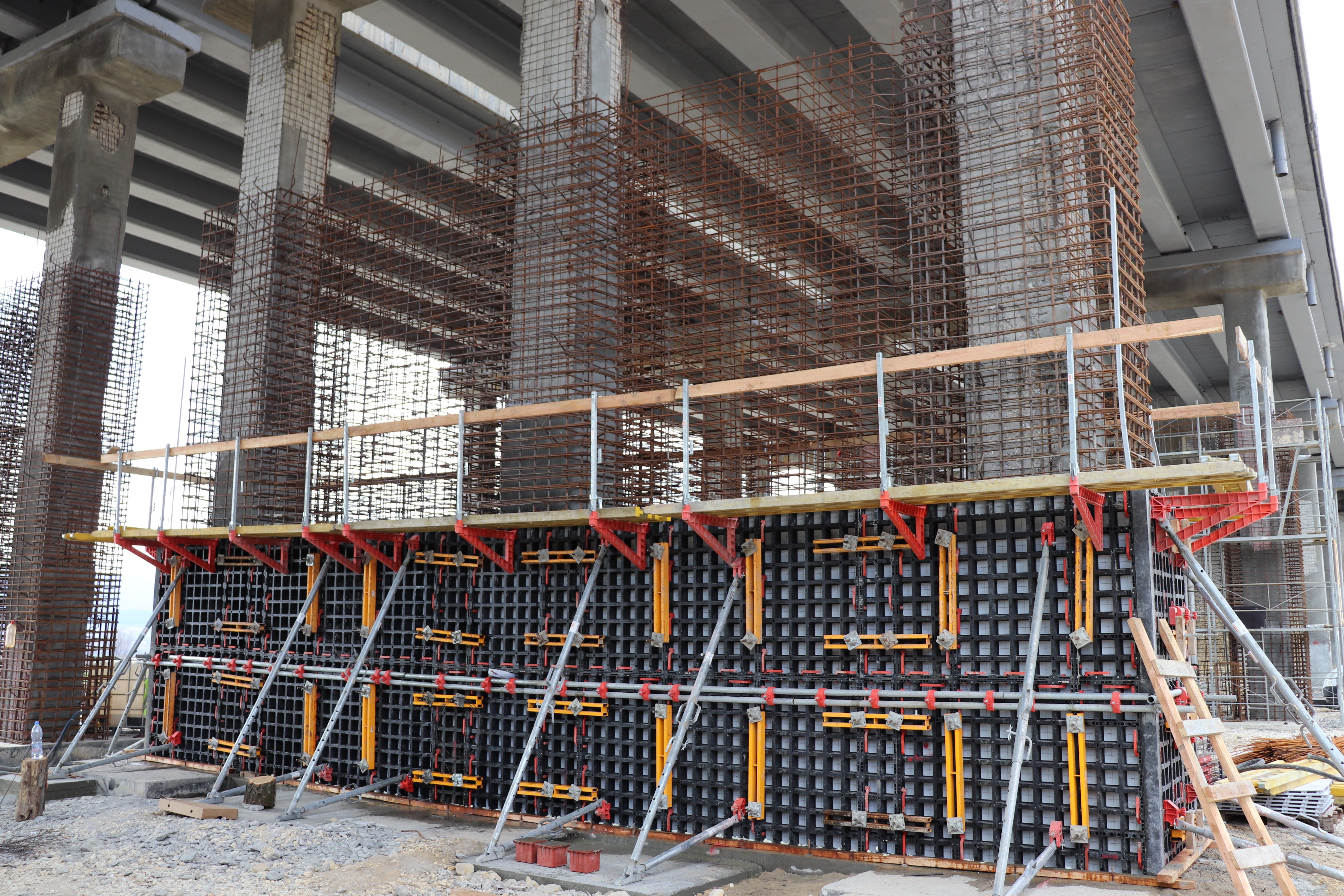 Изключително леки кофражни елементи изработени от технически полимери 