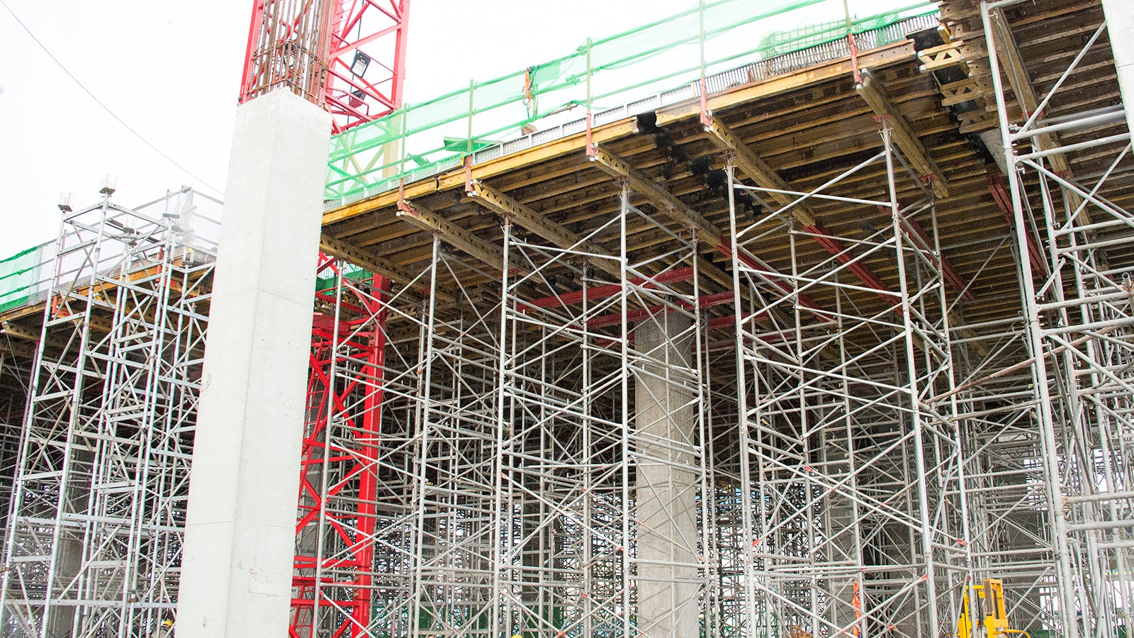 PD8 Tableform offers a cost-effective solution especially as a slab table for great heights.