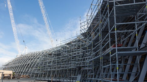 The PERI UP Flex Modular Scaffolding was adapted to suit the complex-shaped glass roof structure: all working areas could be easily and safely reached while every load transfer was optimally planned. (Photo: David McArthur Parallax Photography)