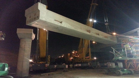 Two 550tn cranes lift a precast cap onto the PERI VST tower. After the cranes leave the site, fine adjustments to the tower elevation can be made hydraulically with the special VST head unit.