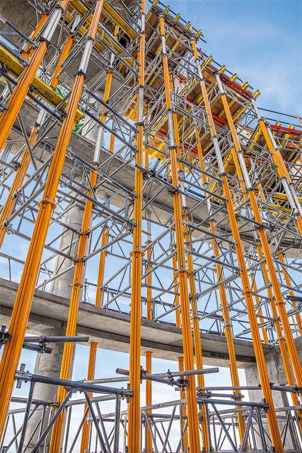 Le torri MULTIPROP di altezza variabile tra 5 m e 16 m, a 4 o più montanti, sono state configurate tenendo conto delle diverse superfici di<br/>appoggio e dei livelli di lavoro intermedi