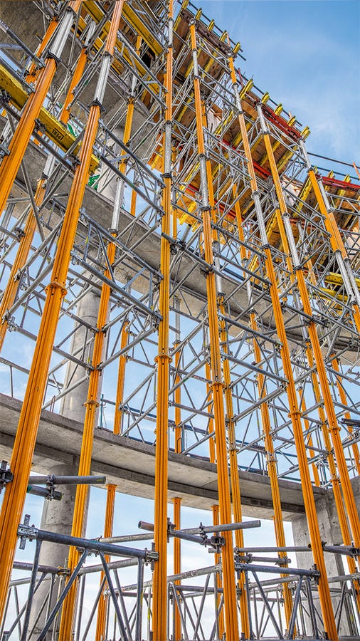 Le torri MULTIPROP di altezza variabile tra 5 m e 16 m, a 4 o più montanti, sono state configurate tenendo conto delle diverse superfici di<br/>appoggio e dei livelli di lavoro intermedi