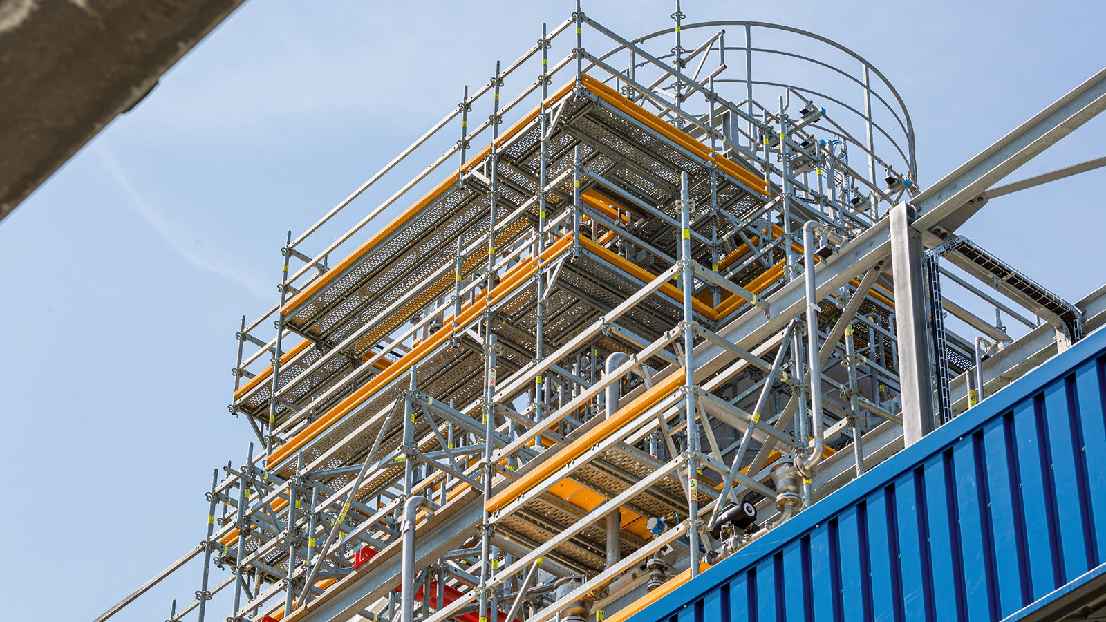 Grila metrică de bază a kitului de schele PERI UP a asigurat un nivel ridicat de adaptabilitate geometrică și structurală - și, prin urmare, un grad ridicat de siguranță la locul de muncă.