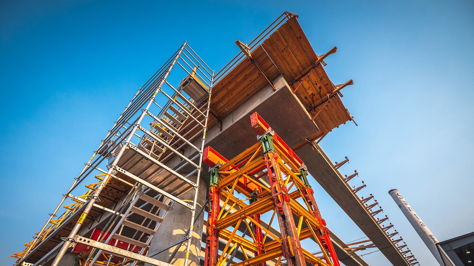 Easy to erect and stable in use, PERI UP Aluminum Stair Towers provide access to elevated work areas.