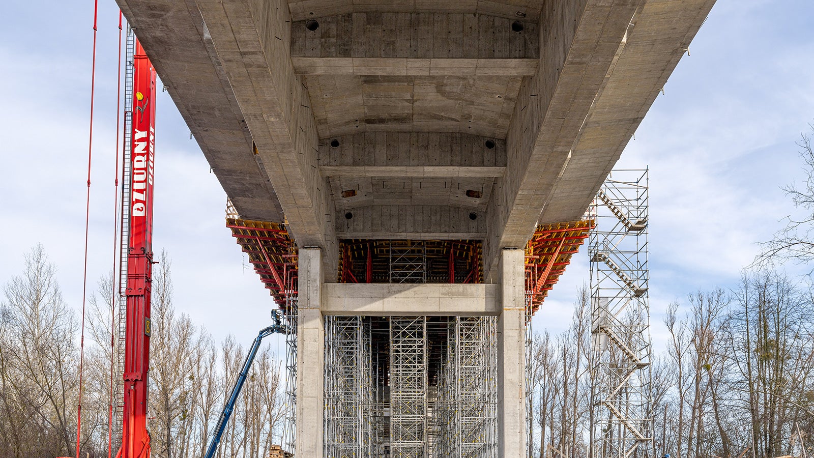 Most na rzece San w Stalowej Woli w ciągu DW 855. System PERI UP Flex MD w użyciu.