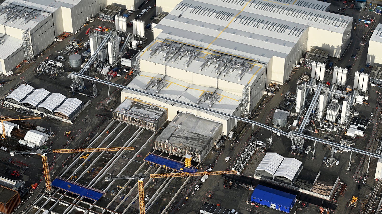 The 79 standard tunnel elements are manufactured in three halls across five production lines. All five production lines, each comprising over 250,000 parts, were successfully assembled and are in operation.<br/>(Photo: Femern A/S)