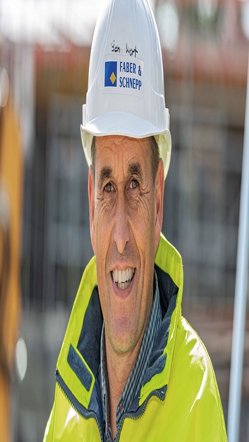 Wir haben uns speziell für die PERI Traggerüstlösung entschieden, da sich beim MDS die Standfläche hochnehmen lässt. Was die Geschwindigkeit und die Sicherheit des Personals beim Auf- und Abbau betrifft, hat sich das für uns als die sinnvollste Lösung herausgestellt. Zudem sind wir grundsätzlich bestrebt, mit unseren Partnern einvernehmlich zusammenzuarbeiten – und mit PERI ist das eine angenehme Zusammenarbeit.