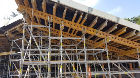 מערכת מגדלי פרי-אפ עם קורות מולטיפלקס ליציקת תקרה משופעת