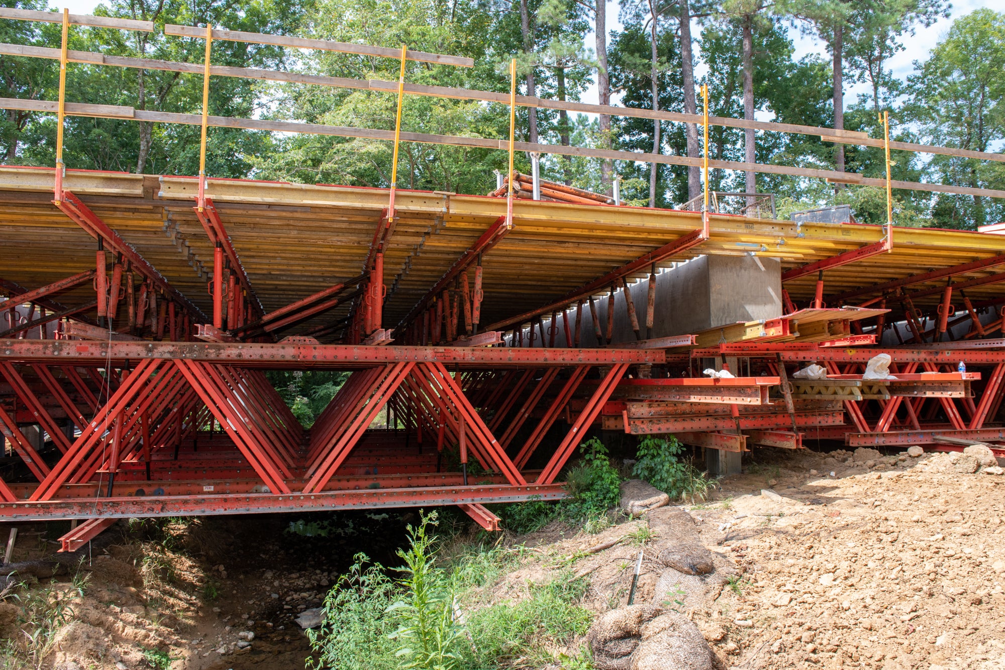 VARIOKIT beams, spindles, and connectors created a truss system for temporary falsework.