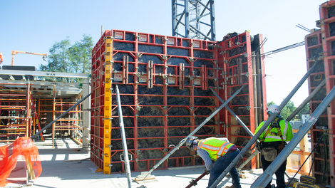 Only a few components lead to quick assembly times of the LEVO wall formwork.