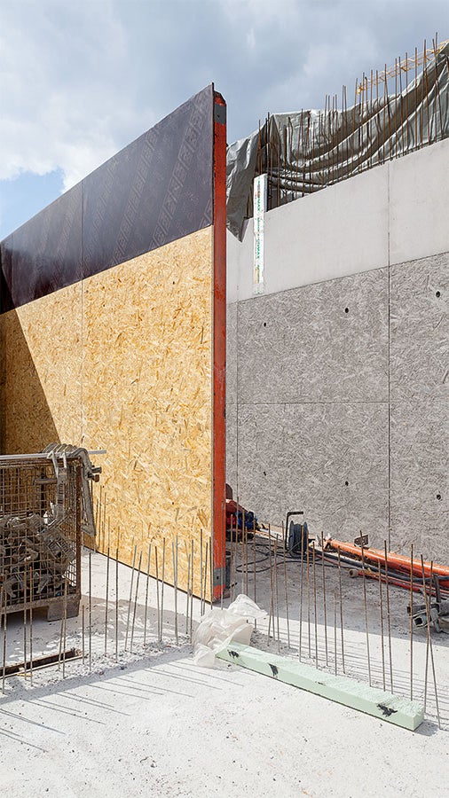 使用TRIO造型模板可满足SB3清水混凝土等级要求。使用螺丝可以在板材背面固定OSB和 FinPly 板材，保证整洁的混凝土表面。