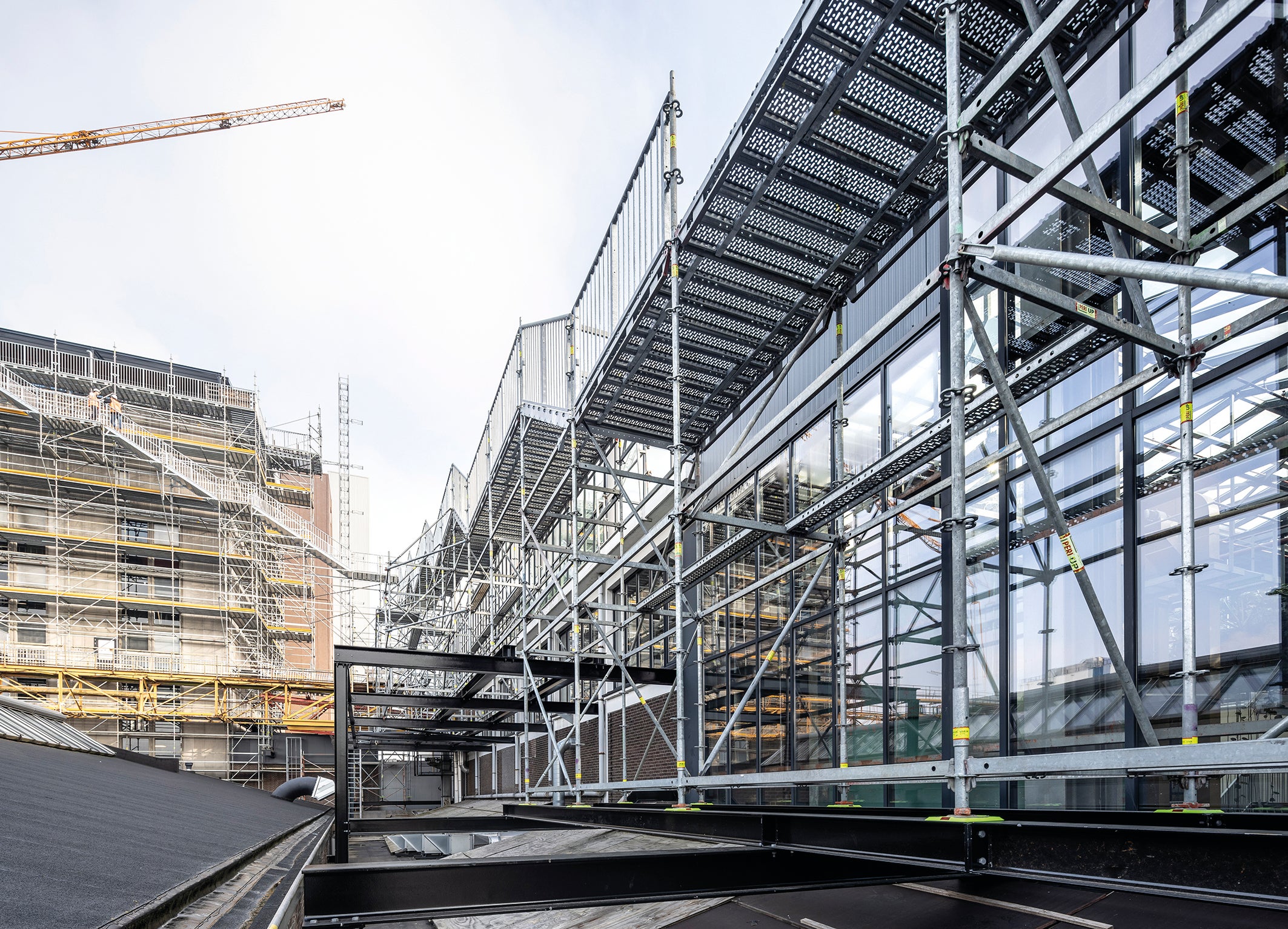 Las soluciones de andamios y acceso PERI UP se caracterizan por su adaptabilidad y un diseño centrado en las soluciones y superan los desafíos de la renovación de edificios históricos con gran éxito. (Foto: PERI SE)