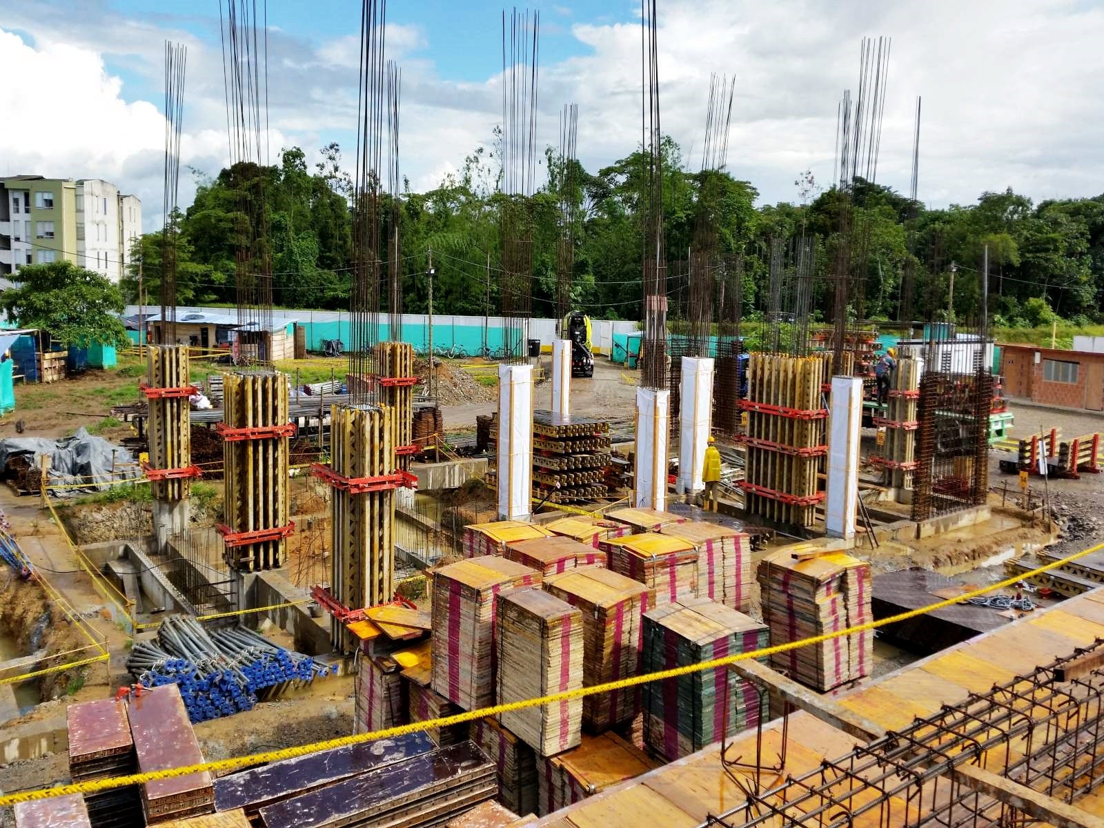 Encofrado VARIO GT-24 y VARIO VT-20 para muros y columnas. 