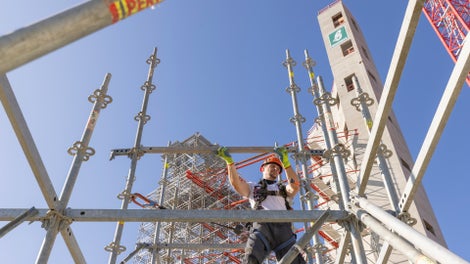 Die weitestgehende Materialbereitstellung und nur 2-wöchige Gerüstmontage erfolgte durch die Schäfer Gerüstbau GmbH.