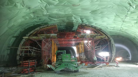 Proširenje VARIOKIT tunelske oplate iz dvotračnog u trotračni tunel.