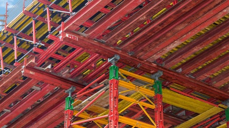 O sistema do tipo modular também permite a construção em torno dos pilares da ponte, bem como o uso como uma área principal do feixe de duas pernas.