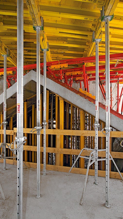 The MULTIFLEX platforms with the GT 24 lattice girders served both as slab formwork and working levels.