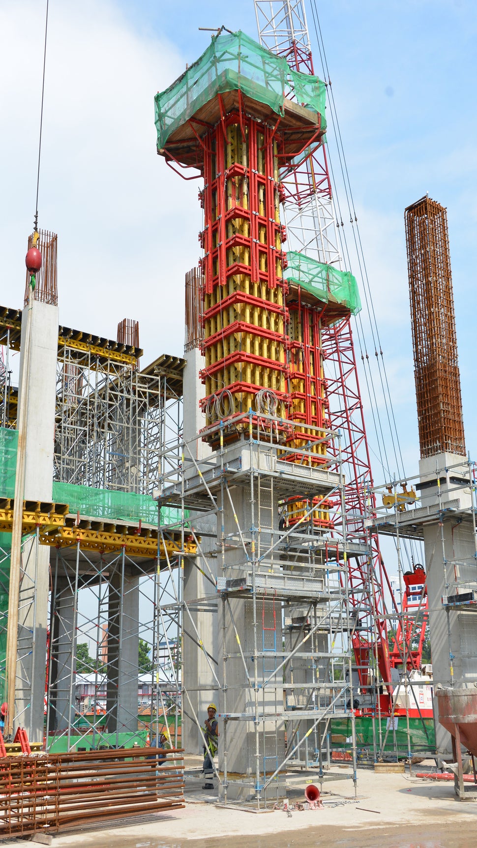 VARIO GT 24 as Column Formwork &amp; PERI UP Tower as safe scaffold &amp; access