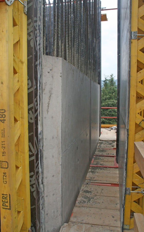 El sistema VARIO mediante las vigas GT24 y las correas SRZ se ajusta a la geometría, dejando un acabado de concreto de excelente calidad.