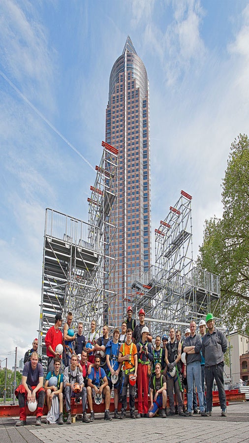 Trainee scaffolders from the Frankfurt Rhein-Main Chamber of Trades assembled the stairway construction on the basis of the PERI UP scaffolding system.